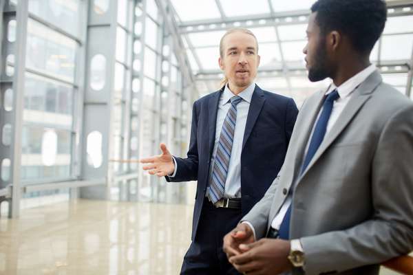 Employees_engaging_explaining